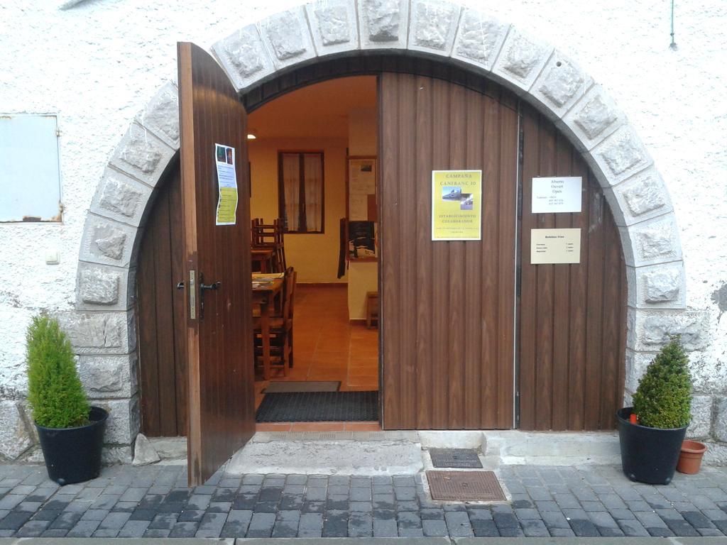 Albergue de Canfranc Estación Exterior foto